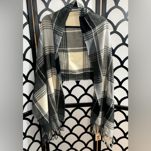 Euty Beauty Scarf - Picture 2 of 3